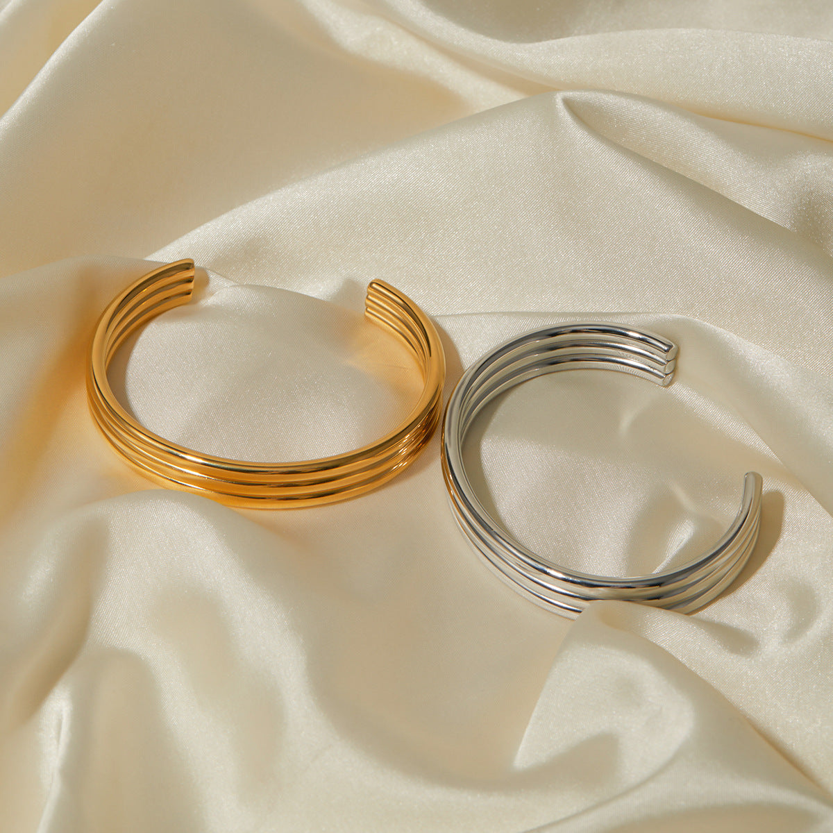 Stacy Ribbed Bangle
